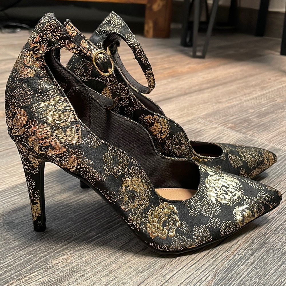 Christian Siriano by Payless Black and Gold Ankle Strap Shoes